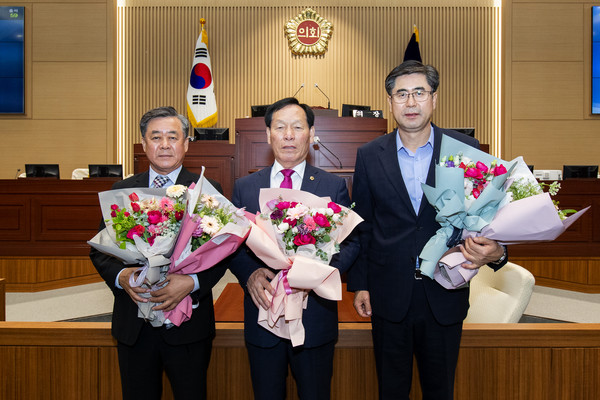 경북도의회 의장단(왼쪽부터 김희수 부의장, 고우현 의장, 도기욱 부의장)