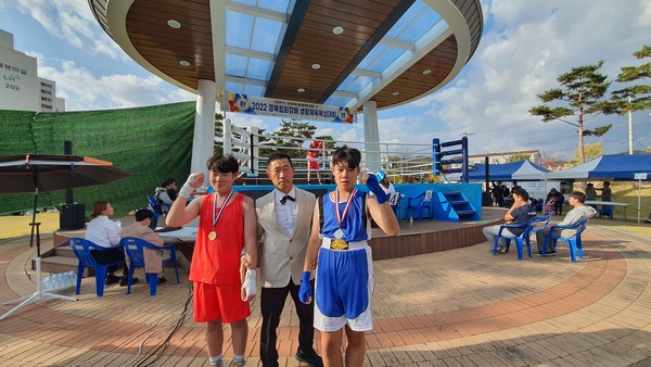1학년 김병현 선수는 중학부 70kg급 결승전에서 아쉽게 은메달을 차지했다.