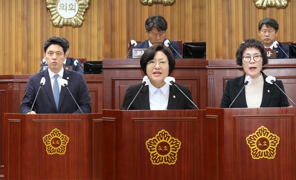 왼쪽부터 황현철 의원, 김복남 의원, 안순자 의원